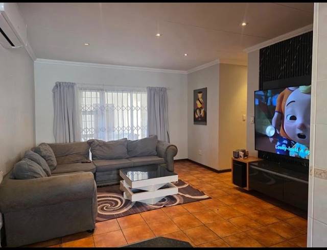 3 BEDROOM HOUSE FOR SALE IN MAGALIESKRUIN